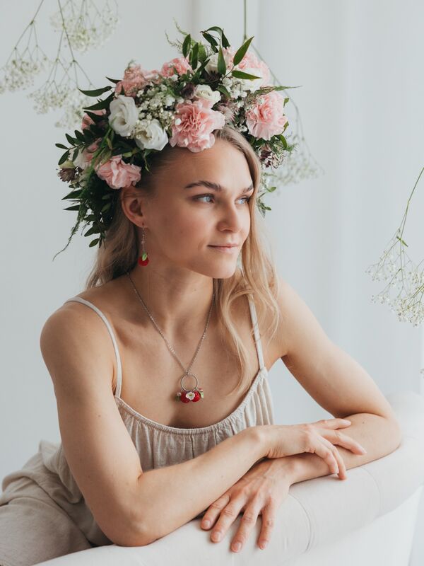Daughter of the North Vadelmatarha Roikkuvat Korvakorut