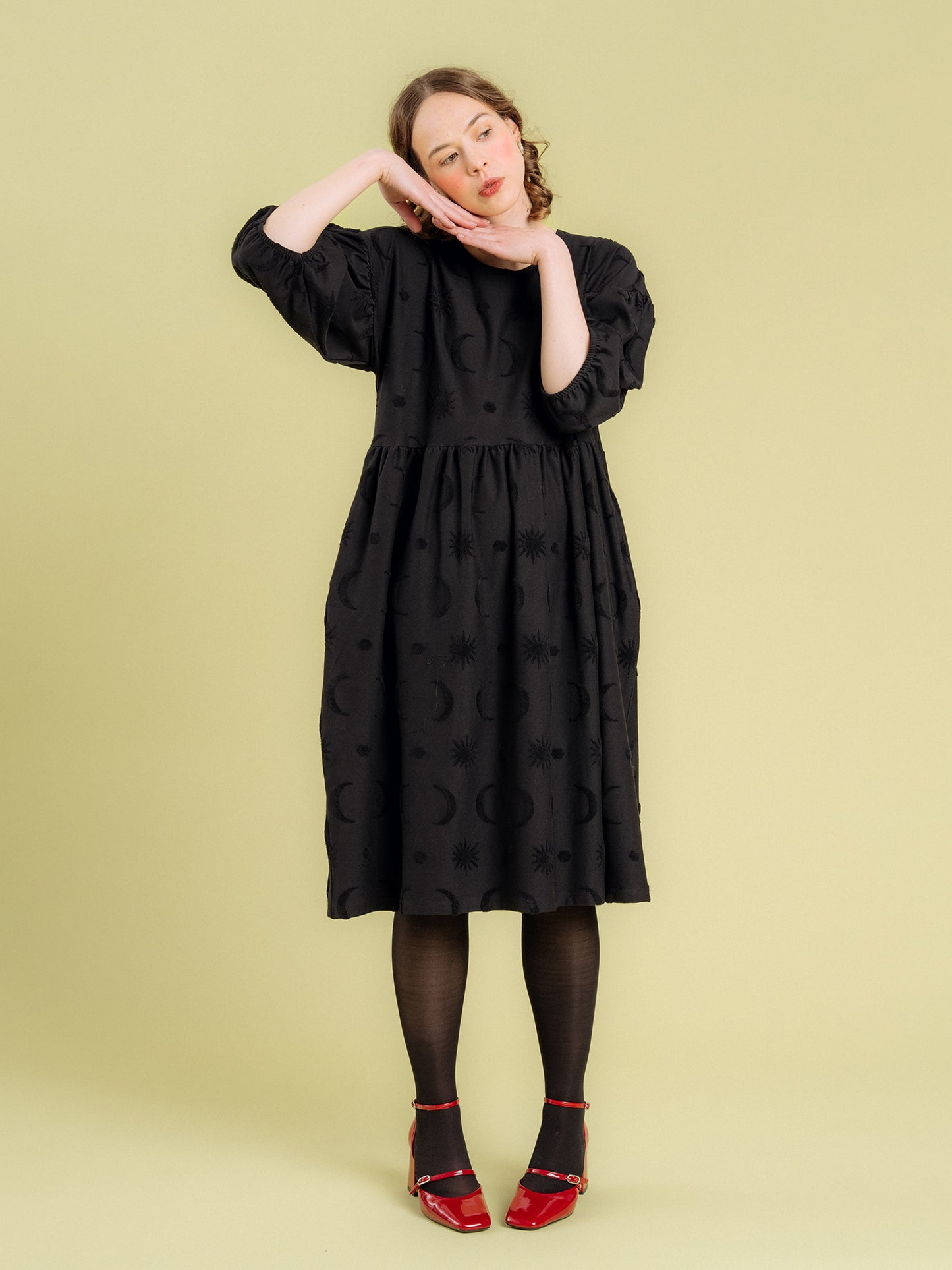 Aarre Elena Mekko- Divine Black