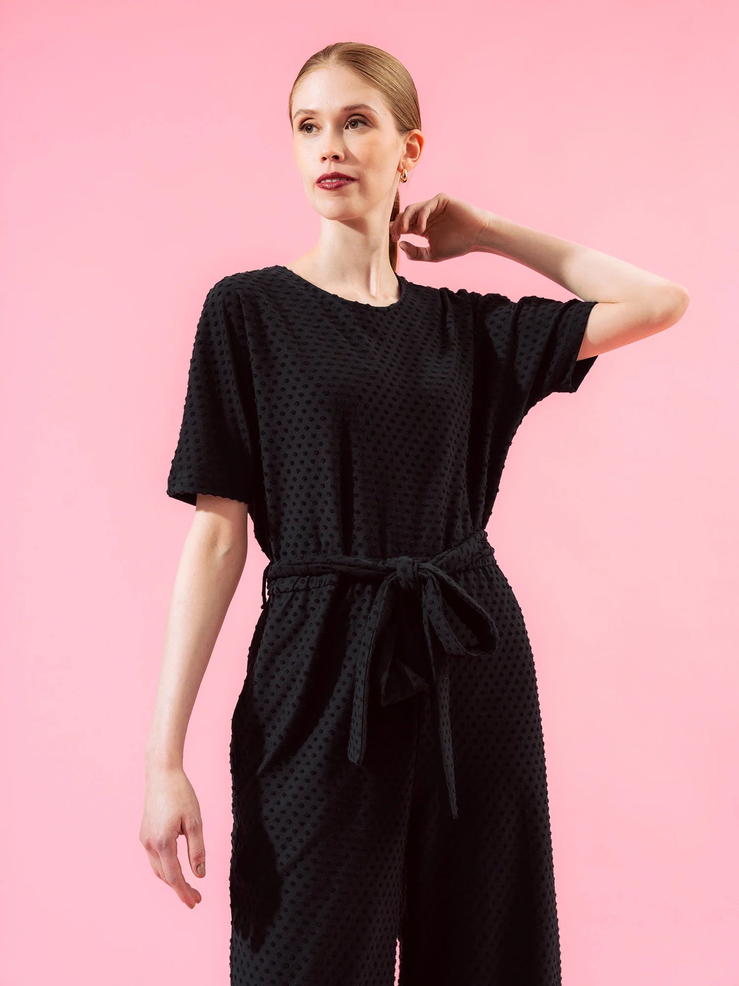 Aarre Manoe Haalari, Musta Dot