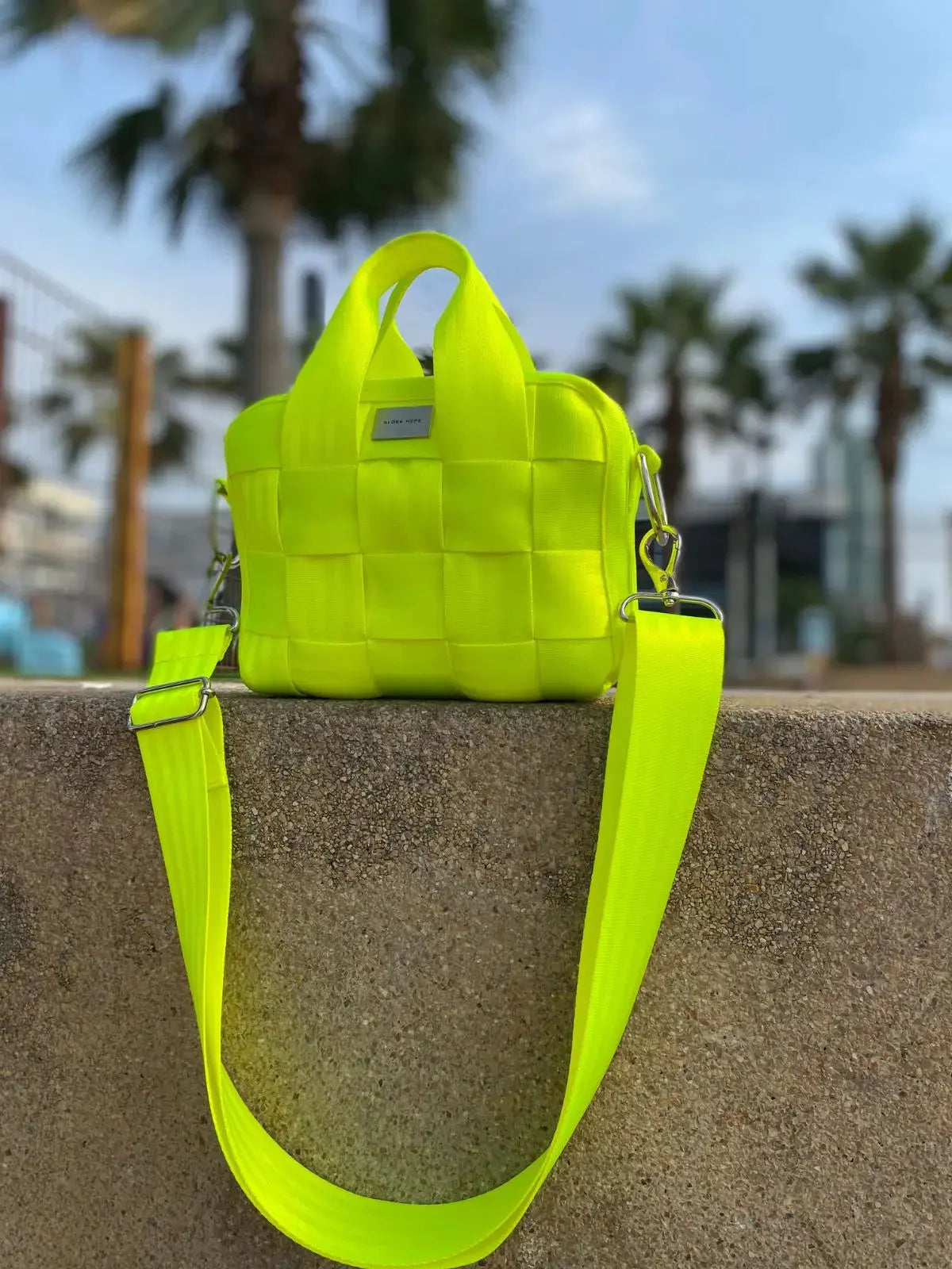 Globe Hope Hilla Seatbelt Bag