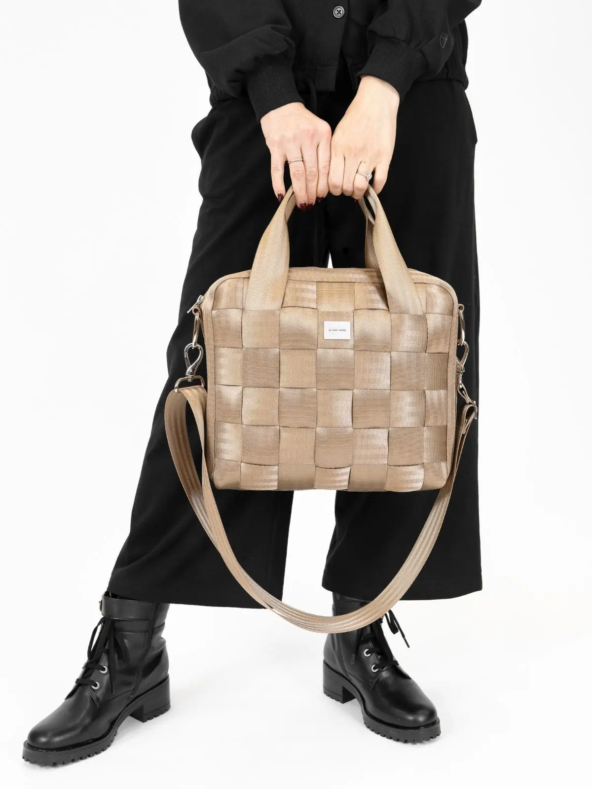 Globe Hope Halla Bag