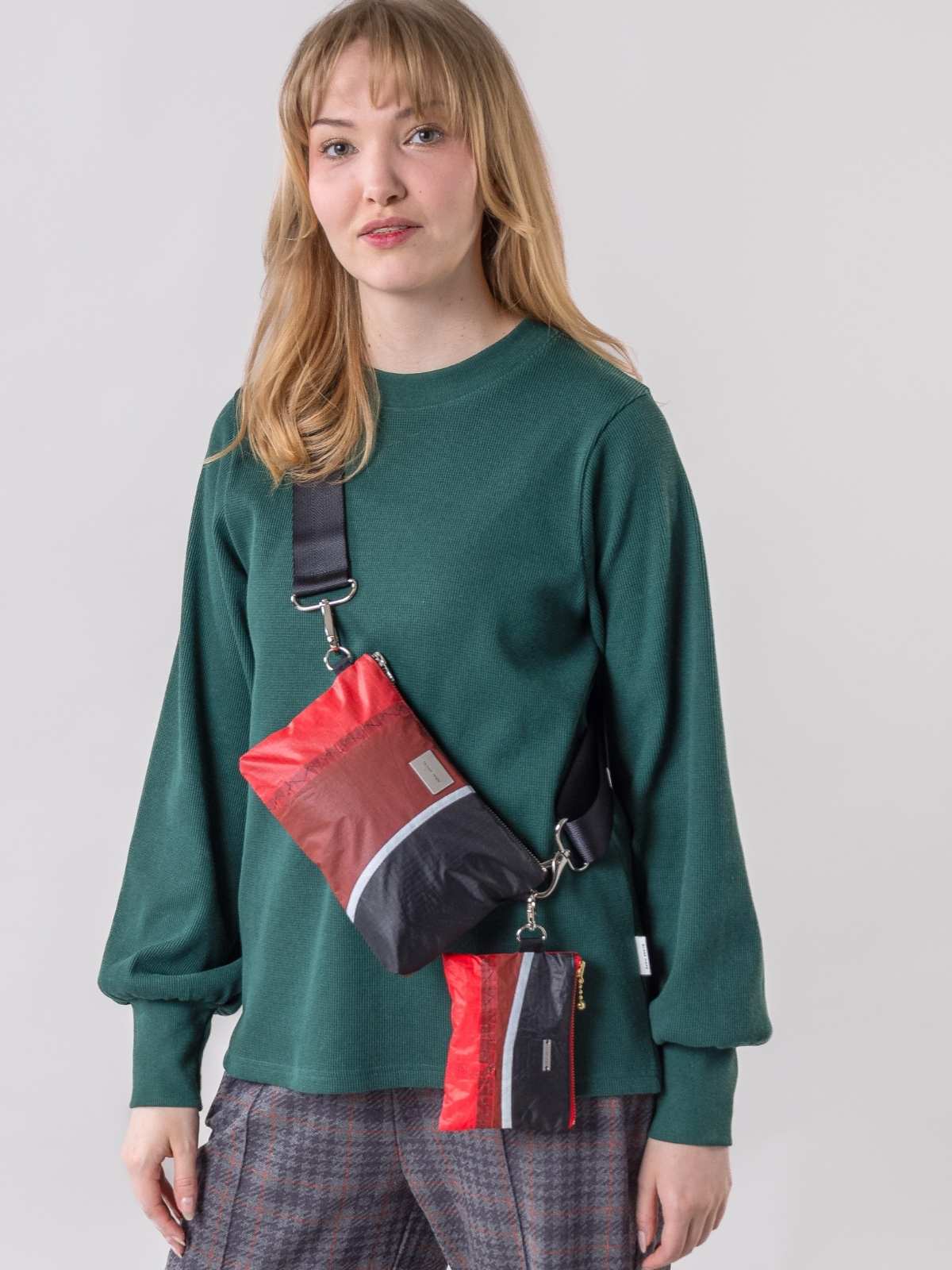 Globe Hope Pilvi Tech Bag -Queen of Hearts