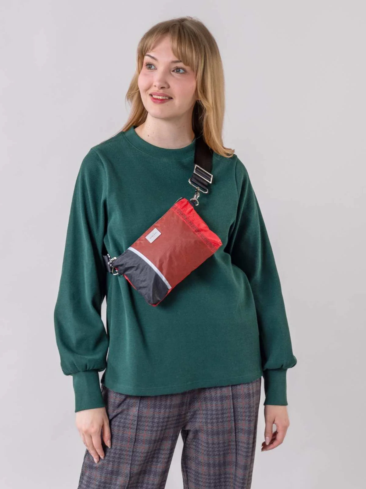 Globe Hope Pilvi Tech Bag -Queen of Hearts