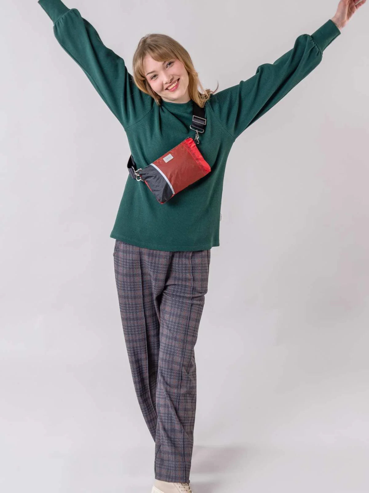 Globe Hope Pilvi Tech Bag -Queen of Hearts