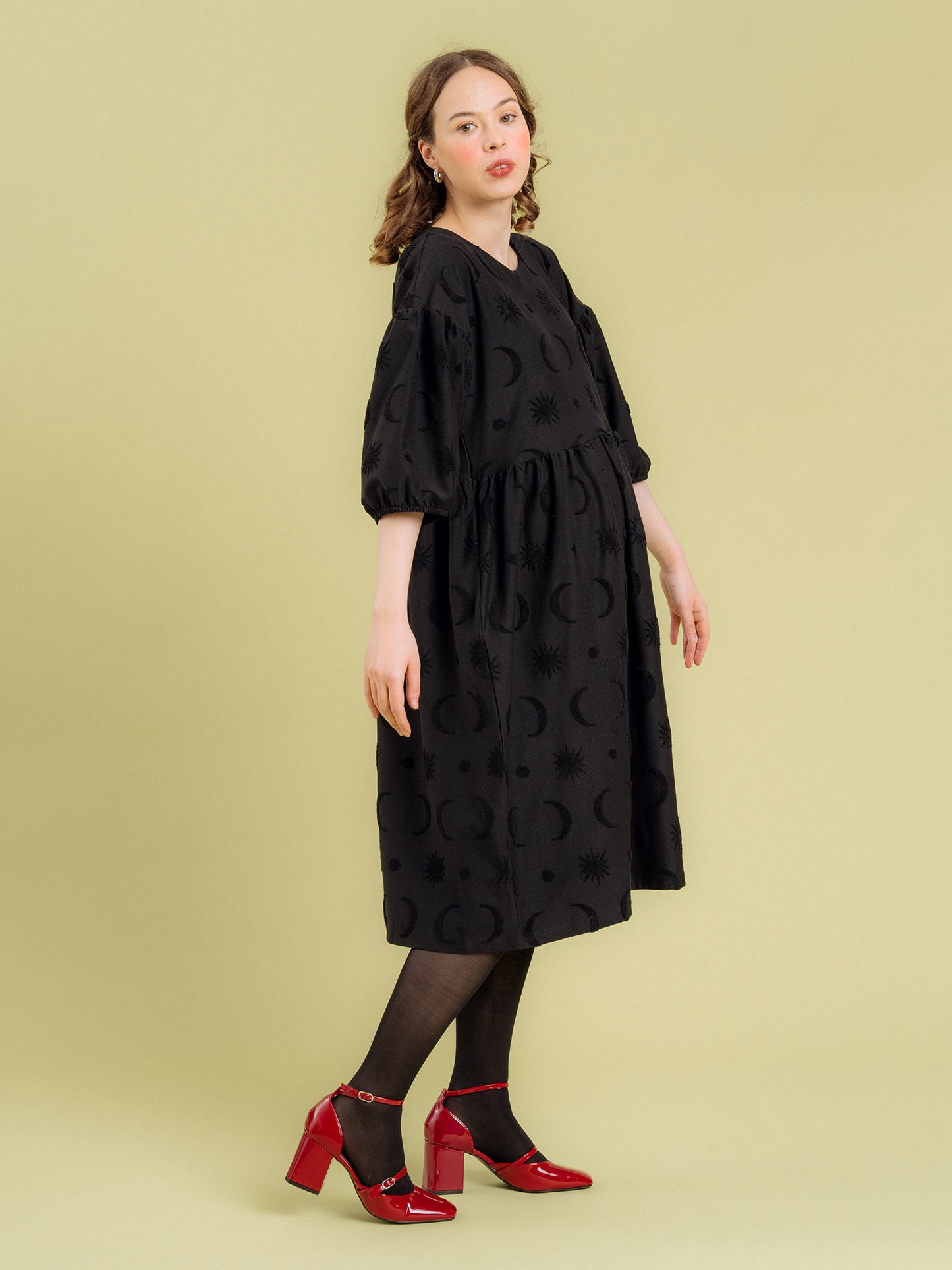 Aarre Elena Mekko- Divine Black