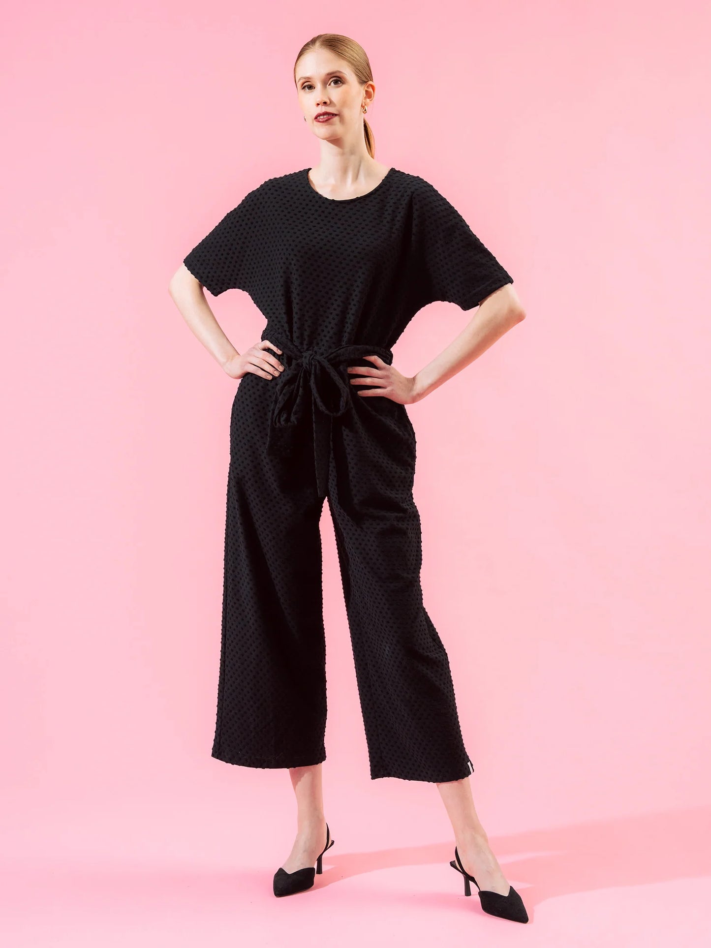 Aarre Manoe Haalari, Musta Dot