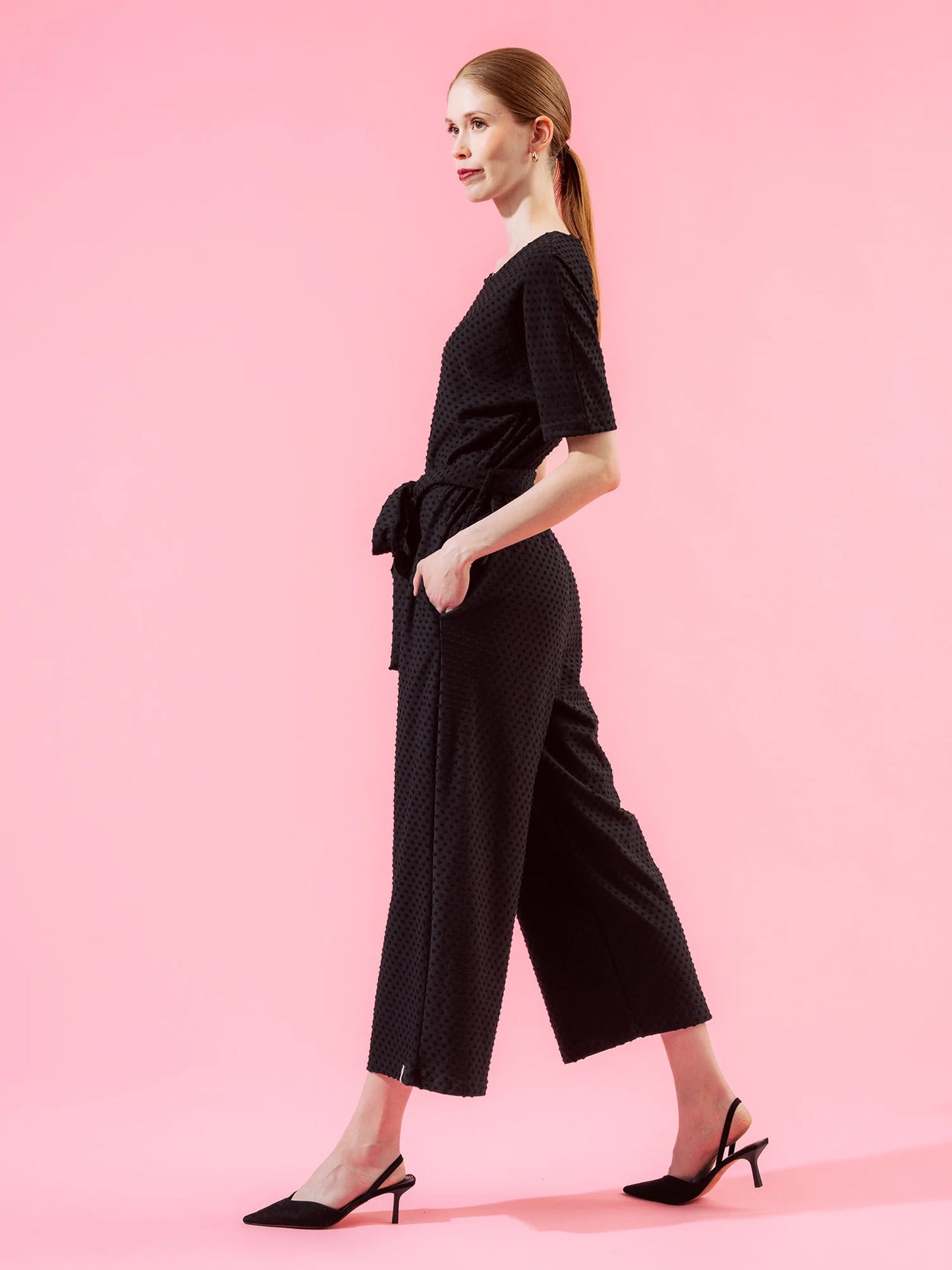 Aarre Manoe Haalari, Musta Dot