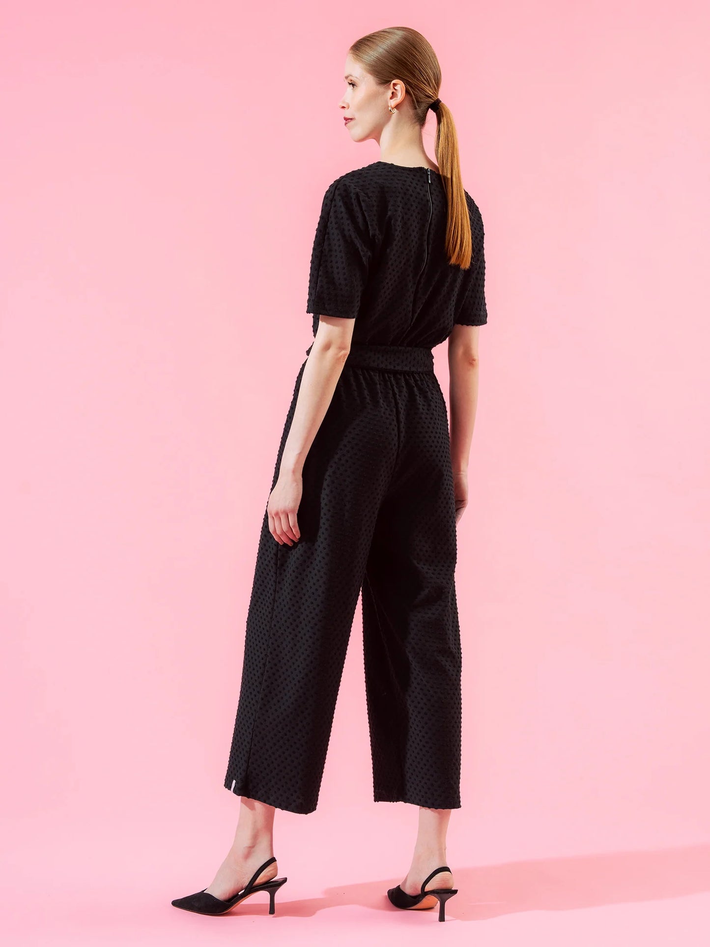 Aarre Manoe Haalari, Musta Dot